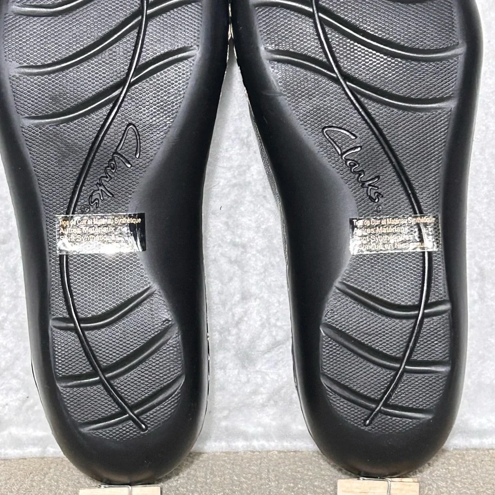 Clarks Womens Black Cora Daisy Leather Slip On Casual Loafers Shoes SZ 8M NWOT